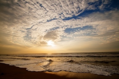 흔들리는 중년, 마음챙김 하나로 감정 다스리기: 오늘부터 시작하는 구체적인 실행 가이드 (2025년 동향 반영)
